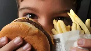 Excesso de peso infantil supera desnutrição no mundo, alerta Unicef.