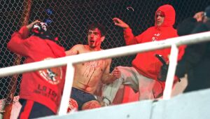 Cenas de violência em Avellaneda chocaram o mundo do futebol.