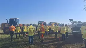 Brigadistas durante treinamento prático na Fazenda Santa Sofia, no Pantanal.