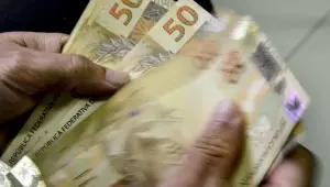 Receita Federal antecipa restituições do IR e não terá quinto lote em 2025.