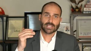 Eduardo Bolsonaro concede entrevista ao site 'Poder 360' e fala de Tarcísio de Freitas.