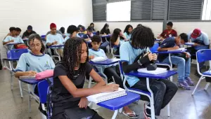 MEC paga nova parcela de R$ 200 do Pé-de-Meia a estudantes nascidos em julho e agosto a partir de 2 de outubro.