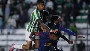 Time gaúcho levou a melhor com um gol de Peixoto ainda no primeiro tempo