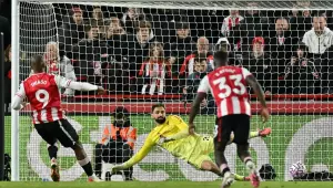 Liverpool perde para o Brentford, a 4ª derrota seguida na Premier League, e cai para o 6º posto