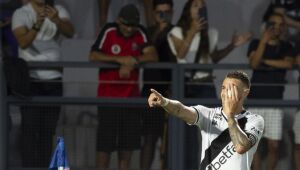Vegetti marca dois, Vasco vence Bragantino por 3 a 0 e segue embalado no Brasileirão.