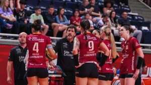 Luizomar orienta suas atletas