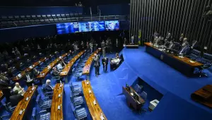 Senado aprova projeto que incentiva diagnóstico de autismo em adultos e idosos e cria cargos no STF; texto segue para sanção.