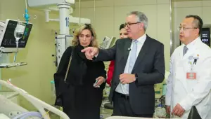 Padilha visita hospital inteligente na China e prevê modelo semelhante no SUS a partir de 2027, com 800 leitos em São Paulo.