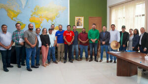 Novo secretário da Casa Civil inicia agendas oficiais com visita a Nioaque para discutir projetos do MS Ativo.