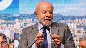 Lula cobrou que governos nacionais 'coloquem os pobres no orçamento'.