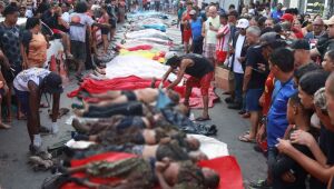 Corpos de mortos em megaoperação da polícia na zona norte do Rio; alguns cadáveres estavam com roupas camufladas. 