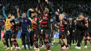 Jogadores do Flamengo comemoram vaga na final da Libertadores.  