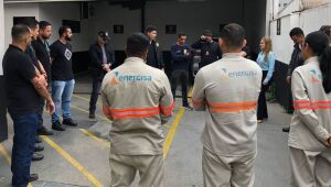 Técnicos e policiais vistoriaram dezenas de endereços residenciais e comerciais com suspeita de irregularidades.