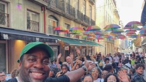 Lázaro Ramos reúne multidão em Lisboa para lançamento de livros infantis com foco em representatividade