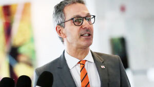Zema mantém pré-candidatura à presidência e só desistirá se Bolsonaro puder concorrer