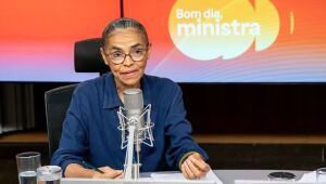 Marina Silva defende transição energética e afirma que empresas de petróleo devem investir em fontes limpas.