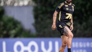 Volante Rincón sofre lesão e pode desfalcar Santos no clássico contra o Corinthians