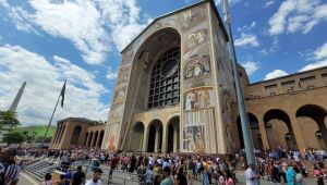 Mais de 152 mil fiéis participaram da celebração do dia da padroeira do Brasil, em Aparecida (SP)