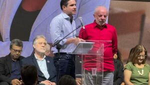 Presidente da Câmara, Hugo Motta, foi vaiado por professores durante evento com Lula no Rio de Janeiro