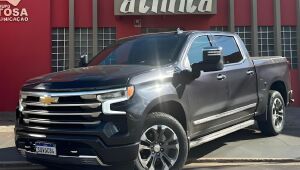 A Silverado High Country 2025, agora com preço reduzido em mais de R$ 100 mil, aparece em destaque nas ruas de Campo Grande (MS).
