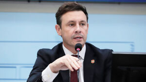 Vereador André Salineiro reafirma defesa da proposta que proíbe atletas trans em esportes femininos