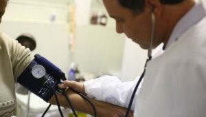 Prefeitura de Campo Grande convoca 120 médicos para reforçar unidades de saúde da capital.