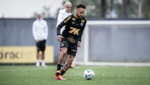 Recuperado da lesão na coxa, atacante treinou no CT Rei Pelé e pode jogar nas próximas rodadas do Brasileirão.