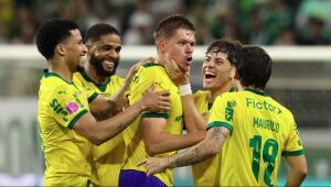 Jogadores do Palmeiras comemoram gol de Fuchs na vitória sobre o Red Bull Bragantino.