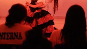 Apresentação de Valsa nº 6 em unidade prisional feminina de Campo Grande