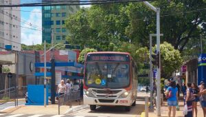 Prefeitura nega uso de verba da Saúde para subsidiar transporte e diz que pagamento de R$ 1,07 milhão será feito com recursos do Tesouro.