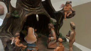 Obra em argila de Denilson Pinto mistura fé e cultura pantaneira em exposição permanente no MIS de Campo Grande.