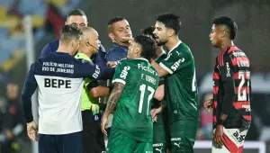 Joaquín Piquerez foi expulso após o apito final por ofensas à arbitragem no Maracanã, segundo relato de Wilton Pereira Sampaio