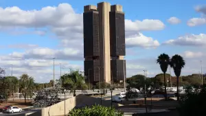 Projeção do mercado indica inflação controlada para 2025, segundo Banco Central