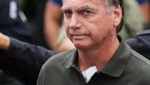 Moraes declara fim do processo e STF poderá executar pena de Bolsonaro, condenado por tentativa de golpe.