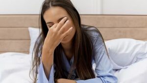 Especialistas alertam que dormir pouco compromete funções cognitivas, aumenta riscos à saúde e afeta principalmente adolescentes.