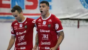 Milan vence a Lazio e reassume liderança; Juventus vira sobre o Cagliari no Italiano