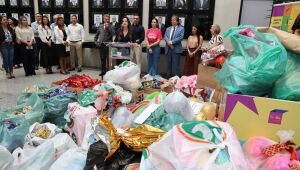 O evento de entrega simbólica das doações aconteceu na manhã desta quarta-feira no saguão Nelly Martins