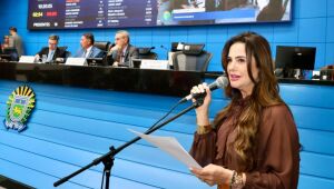 Mara Caseiro solicita ao governo a revitalização do calçamento do Detran de Bonito para garantir segurança e acessibilidade.