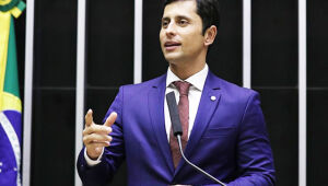 Duarte Jr. pede escolta após ameaças de Edson Araújo durante sessão da CPI do INSS.