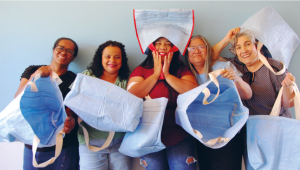 Projeto Costura Sustentável leva coleção feita com materiais reciclados ao Instituto Tomie Ohtake, fruto do trabalho de 45 mulheres de Bataguassu