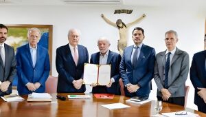 Lula assina projeto que combate facções criminosas