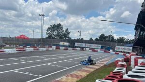 Victor Manzini com o kart #17 da Equipe Manzini Blindagens/Autlog 