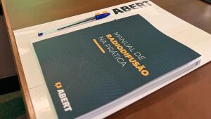 Nova versão do Manual de Radiodifusão na Prática, lançada pela ABERT, traz orientações atualizadas sobre normas e boas práticas para emissoras de rádio e TV. 