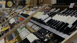 Rótulos nacionais e importados compõem a seleção especial da Black Friday nas lojas Comper e Fort Atacadista em Mato Grosso do Sul.