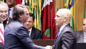 Bolsonaro e Alexandre de Moraes em sessão na posses dos ministros do TST