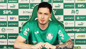 Aníbal Moreno cometeu pênalti em derrota para o Grêmio e volta a ser criticado por falhas decisivas