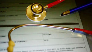 Agora beneficiário de plano em MS pode usar carteira física se app não funcionar; operadoras têm novas obrigações.