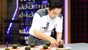 o chef e confeiteiro Cezar Yukio  campeão do 1º MasterChef Confeitaria e fundador da Hanami Confeitaria  apresenta 