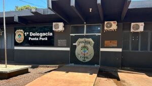 Fachada da 1ª Delegacia de Polícia Civil de Ponta Porã (MS), onde o caso foi registrado e segue sob investigação.  