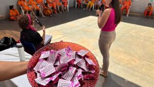 Internas de Rio Brilhante participam de ação do Outubro Rosa com foco na prevenção e autocuidado.